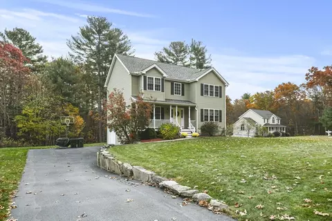 3 Prince Cir, Dudley, MA 01571