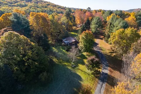82 Mountain St, South Deerfield, MA 01373