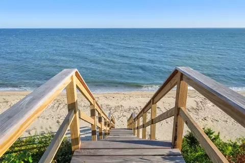 134 Shore Dr W, Mashpee, MA 02649 photo 8