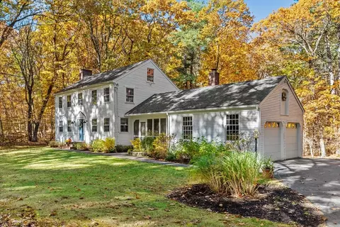 5 King John Dr, Boxford, MA 01921