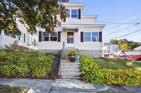117 Hoyt Ave, Lowell, MA 01852