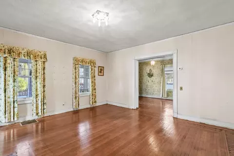 27 Westernview St, Springfield, MA 01108 photo 4