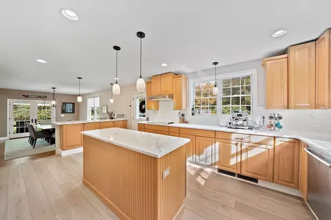 36 Everett St, Norfolk, MA 02056 photo 2