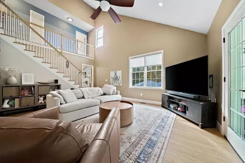 36 Everett St, Norfolk, MA 02056 photo 4