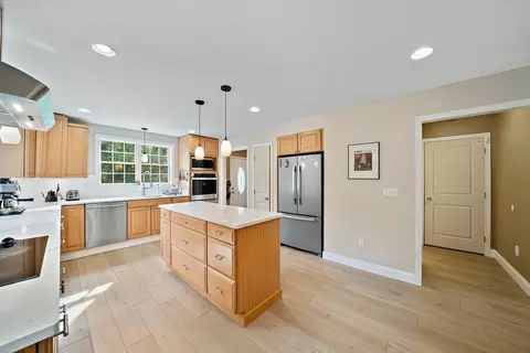 36 Everett St, Norfolk, MA 02056 photo 3