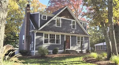 4 Sherwood Ave, Foxboro, MA 02035