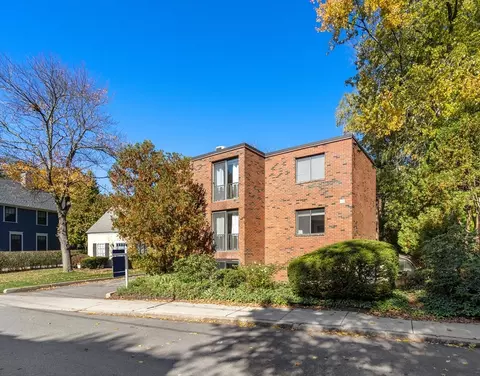 17 Healey St #101, Cambridge, MA 02138