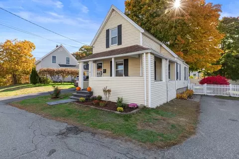 8 Elm St, Reading, MA 01867 photo 2