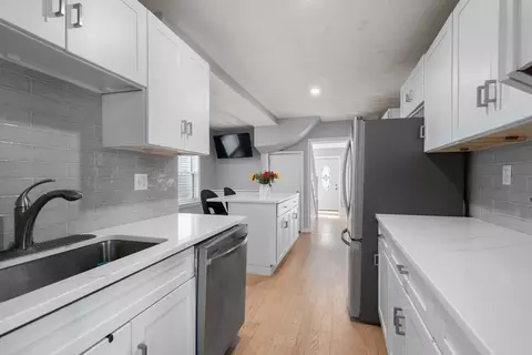 Entry Way - 2 Webster St, Lynn, MA 01902 photo 3 of 9