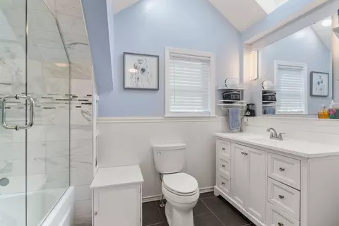 Bath - 2 Webster St, Lynn, MA 01902 photo 2 of 2