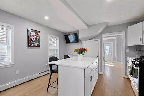 Entry Way - 2 Webster St, Lynn, MA 01902 photo 4 of 9