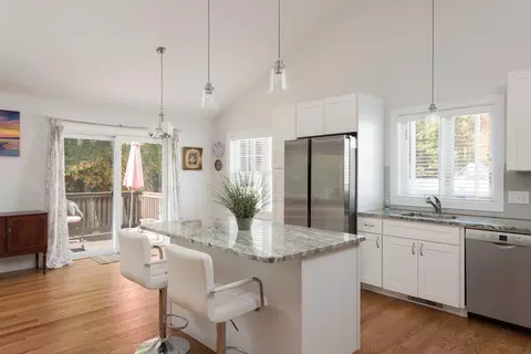 10 Fieldstone Ln, Marion, MA 02738