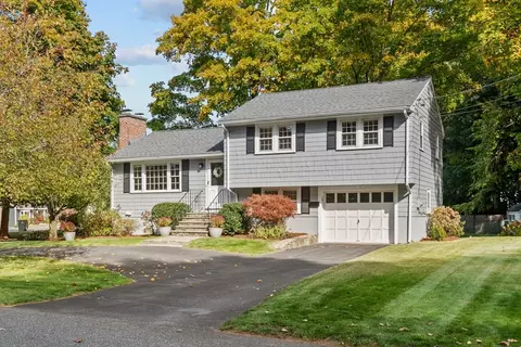 4 Geraldine Rd, Framingham, MA 01701