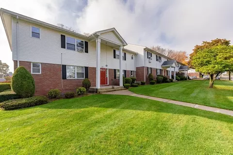 53 Colonial Cir #D, Chicopee, MA 01020 photo 2