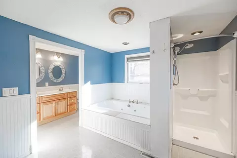 Bath - 63 Blueberry Hill St, Springfield, MA 01128 photo 2 of 3