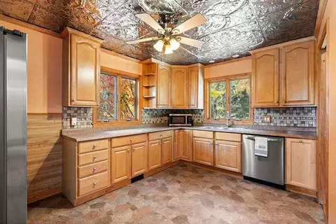 9 Doane Ave, Beverly, MA 01915 photo 3