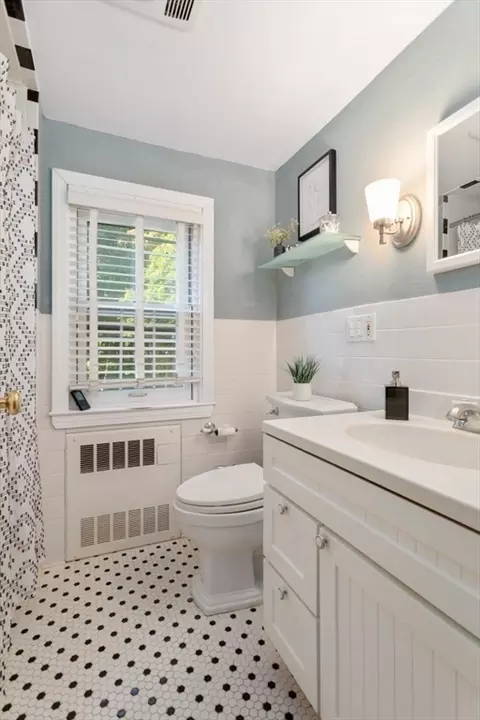 Bath - 18 Morrison Rd W, Wakefield, MA 01880 photo 2 of 2