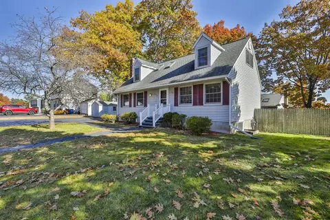 13 Birchmont St, Tyngsborough, MA 01879