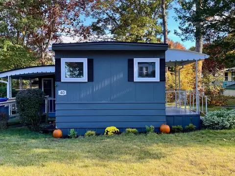 40 Great Hill Dr, Wareham, MA 02576