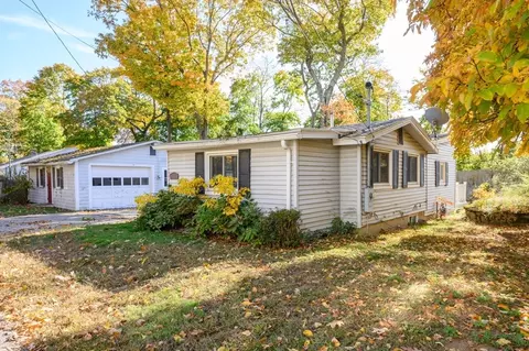39 Pine Cliff Rd, Weymouth, MA 02189
