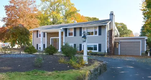 14 Quincy St, Sharon, MA 02067