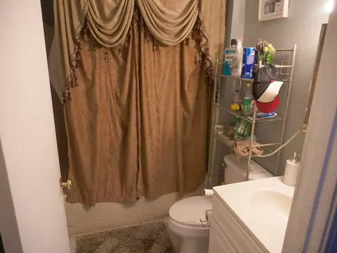 Bath - 77 Providence St, Worcester, MA 01604 photo 1 of 2