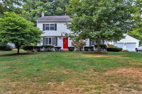 108 Mayflower Ridge Dr, Wareham, MA 02571