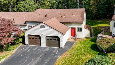 15 Centercrest Dr #15, Tyngsborough, MA 01879