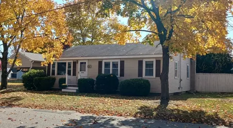 4 Leonard St, Shirley, MA 01464