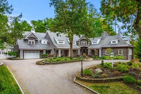 30 Coachmans Ln, North Andover, MA 01845