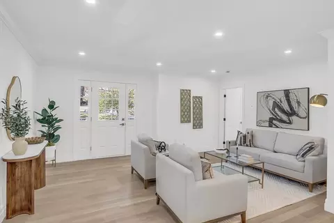 28 Farnsworth Ave #1, Waltham, MA 02451