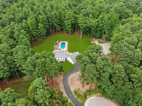 14 Silver Ledge Dr, Sutton, MA 01590