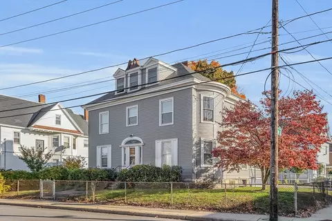 276 Pine St, Lowell, MA 01851