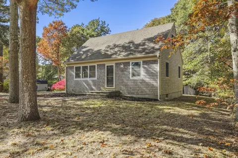 97 Antlers Shore Dr, Falmouth, MA 02536