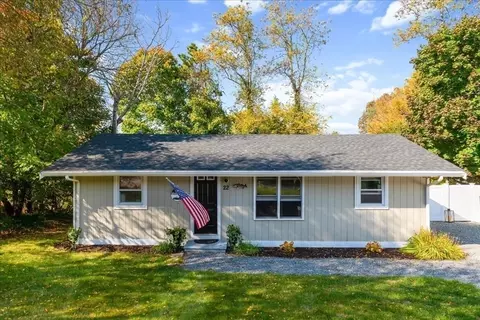 22 Jocelyn Ave, Plymouth, MA 02360