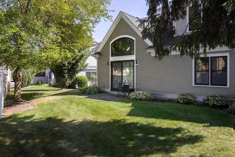 7 Courtyard Pl #7, Lexington, MA 02420