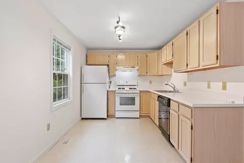 43 Ledgecrest Dr, Worcester, MA 01603 photo 6