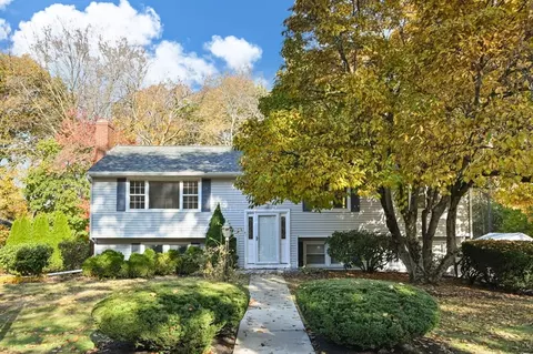 10 Strawberry Hill Rd, Andover, MA 01810
