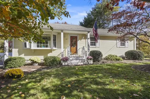 371 Caswell St, Taunton, MA 02718