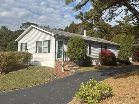 35 Headlands Dr, Plymouth, MA 02360