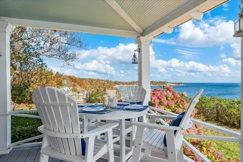 79 Manomet Ave, Plymouth, MA 02360