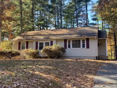 13 Edgehill Pl, Amherst, MA 01002