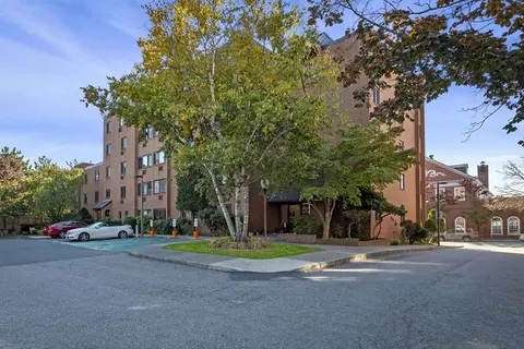 10 Norman St #402, Salem, MA 01970