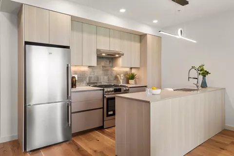 191 Condor St #6, Boston, MA 02128