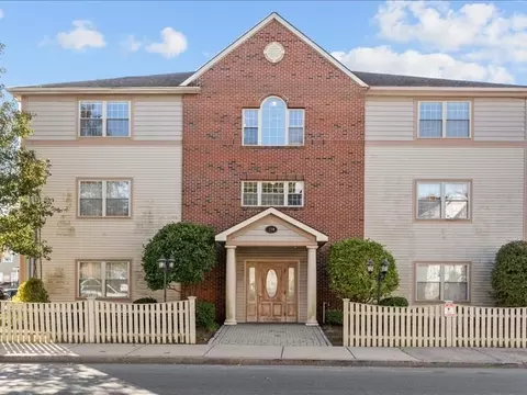 590 Boston St #304, Lynn, MA 01905