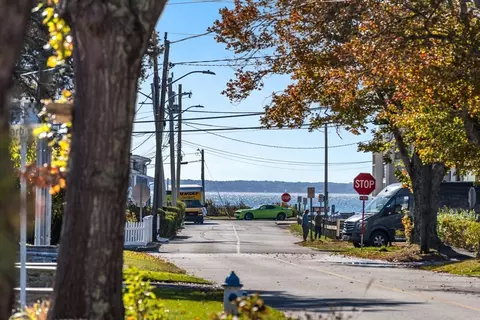 23 Central Park Ct, Falmouth, MA 02540
