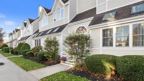 9 Munroe St #A, Newburyport, MA 01950