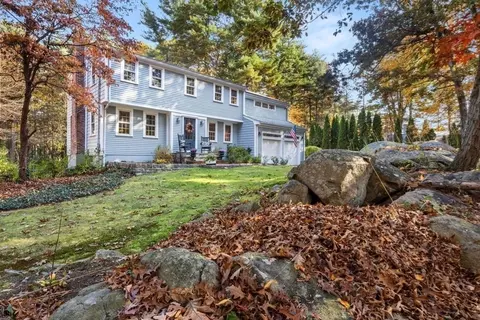 37 Pioneer Rd, Hingham, MA 02043