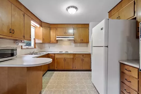 Kitchen - 236 Ash St, Gardner, MA 01440 photo 1 of 5