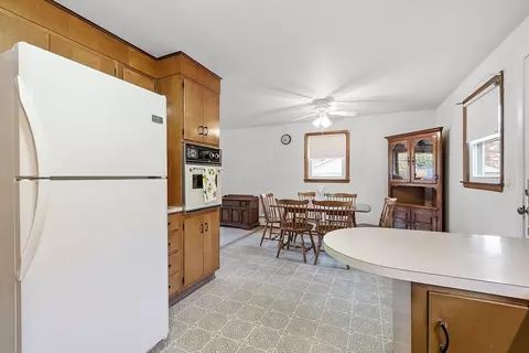 Kitchen - 236 Ash St, Gardner, MA 01440 photo 4 of 5